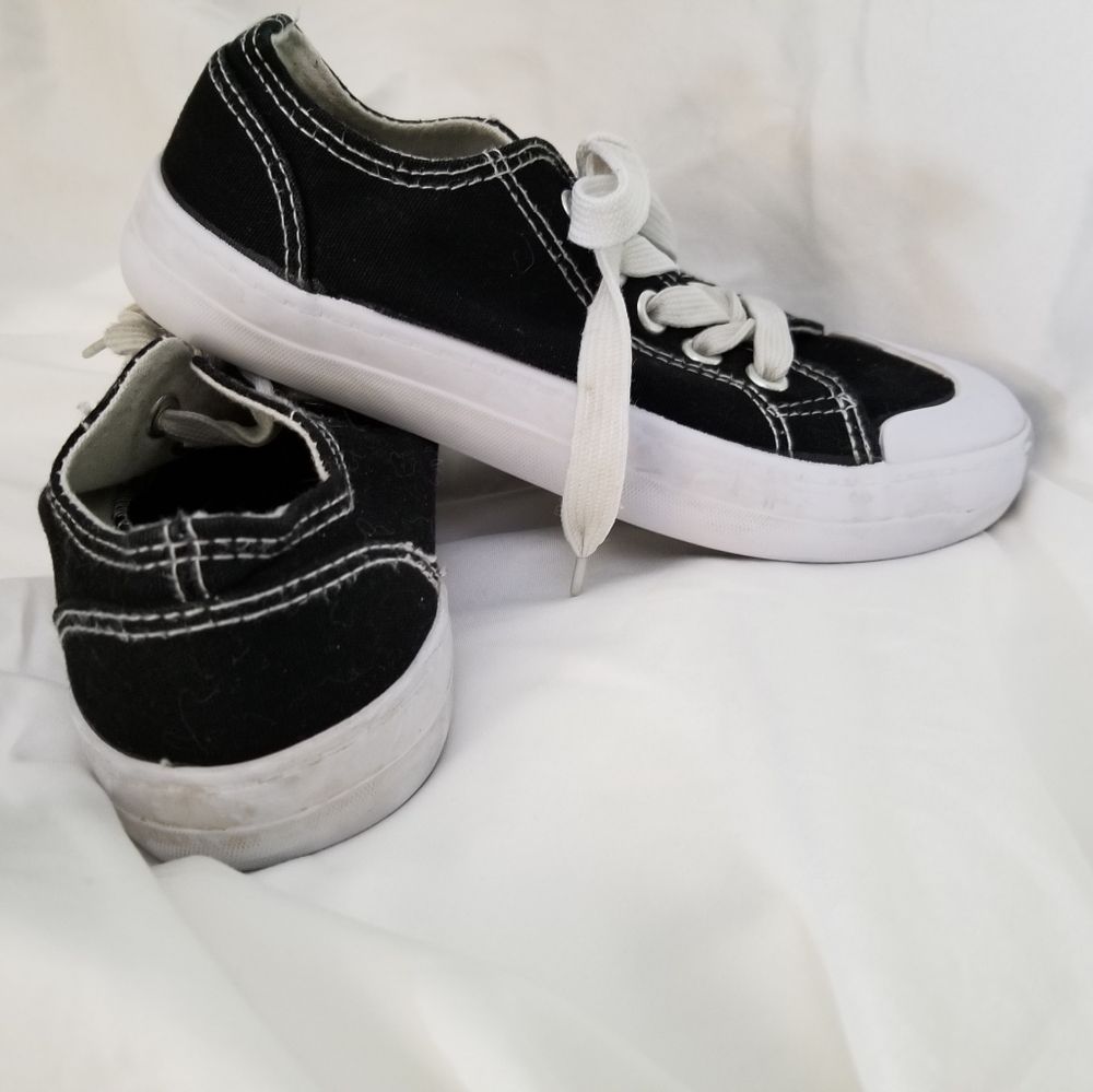 Boys shoes